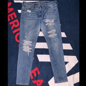 Distressed hi rise American Eagle jegging